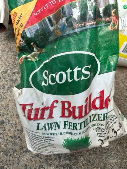 Photo of free Scotts Turf Builder (Wade Green Road) #1