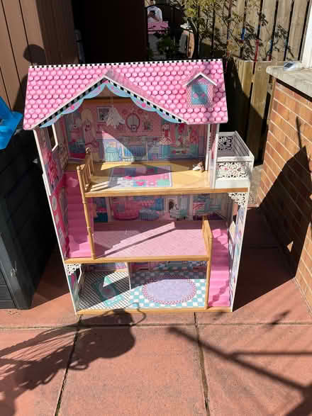 Photo of free Dolls house from Early Learning Centre (BT17) #1