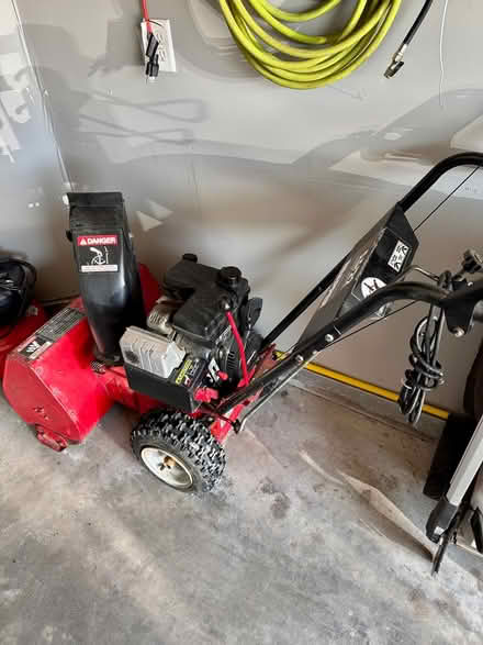 Photo of free 5.5 HP / 22" Snapper Snowblower (Near Lexington and 125th) #2