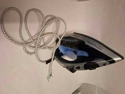 Photo of free Russell Hobbs Steam Iron (Peachcroft OX14) #1