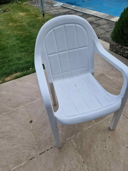 Photo of free Garden table and 4 chairs (Godstone) #4