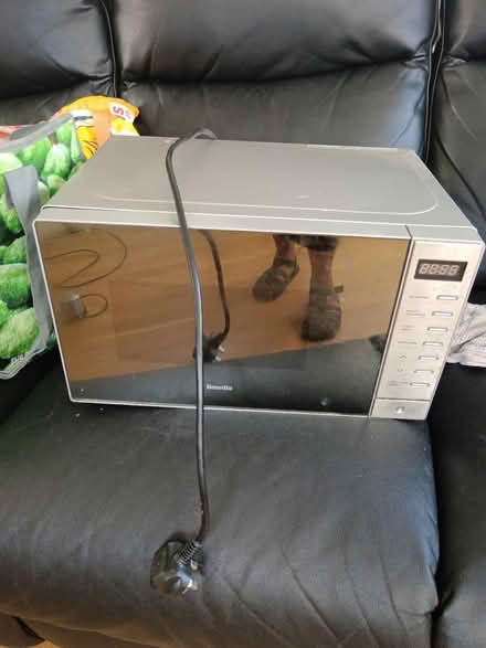 Photo of free Microwave (SE25) #1