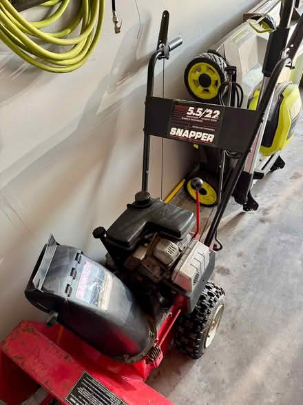 Photo of free 5.5 HP / 22" Snapper Snowblower (Near Lexington and 125th) #3