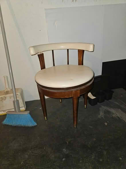 Photo of free Rotating Chair (Campbell near Pruneyard) #1