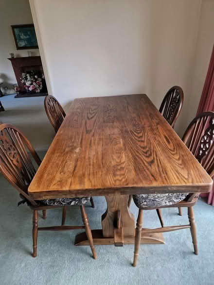 Photo of free Dining room table and 6 chsirs (Godstone) #2