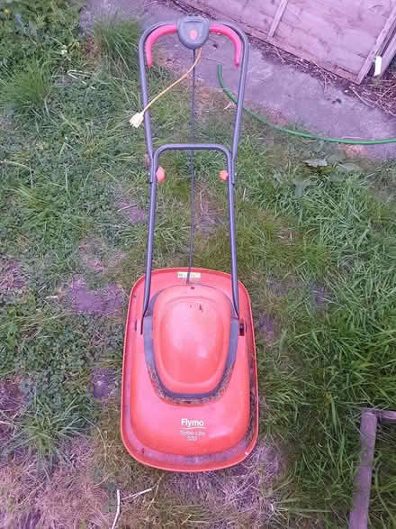 Photo of free Flymo for spares. Does not work (Florence Park OX4) #1