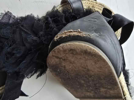 Photo of free Bronx black ribbon fastening size 5 (DE4 Matlock) #4