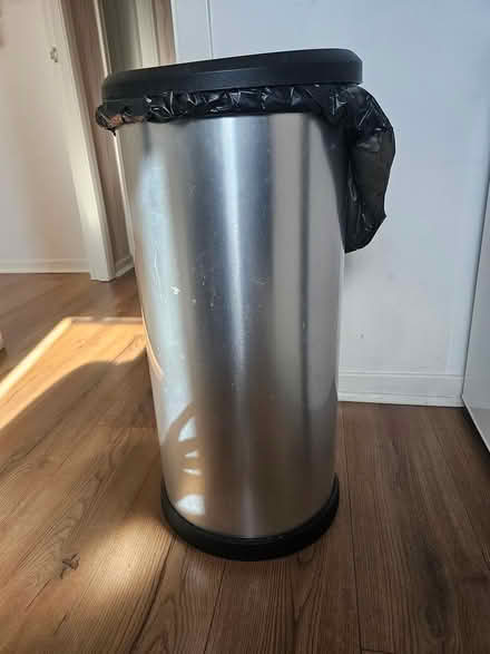 Photo of free Trash bin (Glasgow G32) #1