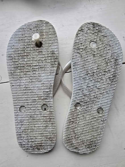 Photo of free Flip flops size5/6 (DE4 Matlock) #2