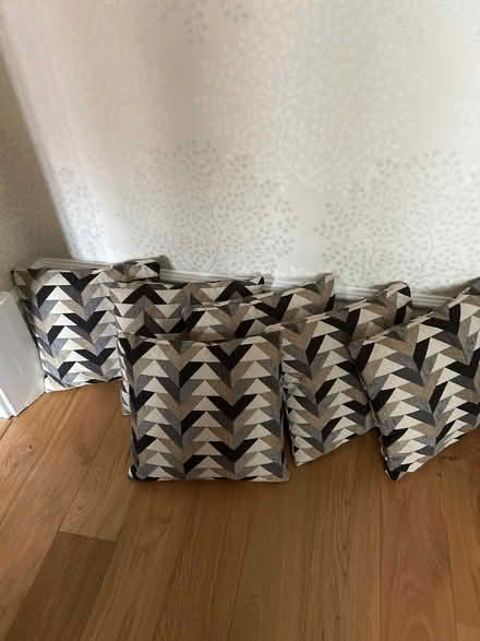 Photo of free Cushions (De Parys MK40) #1