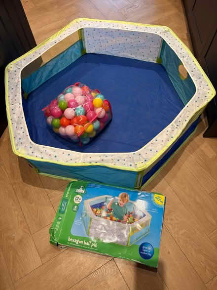 Photo of free Ball pit with balls (Teddington TW11) #1