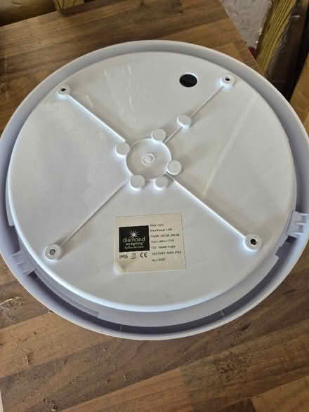 Photo of free LED bathroom/kitchen light (Nantmel LD1) #2