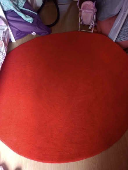 Photo of free Round red rug (Kinghorn KY3) #1