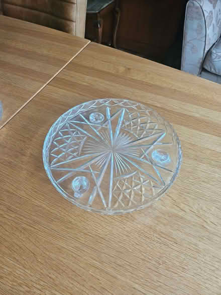 Photo of free Glass plate with feet (St Stephens AL3) #1