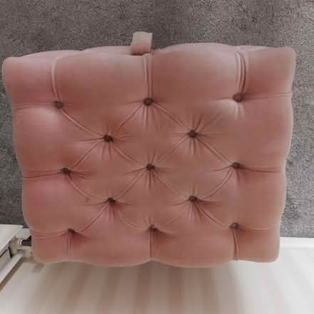 Photo of free Pink padded bedroom chair (YO10 Hull Road area) #3