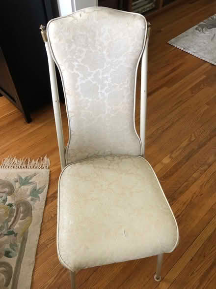 Photo of free Dining Table and 6 Chairs (Upper Moxham in Johnstown) #3
