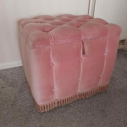 Photo of free Pink padded bedroom chair (YO10 Hull Road area) #2