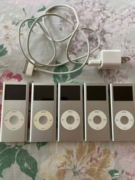 Photo of free iPods with charger (White Plains) #1