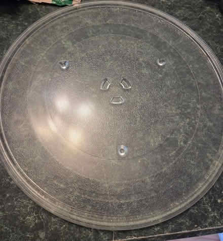 Photo of free 14 " glass Microwave Plate (townsend) #1