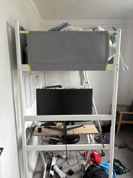 Photo of free Bunk bed without bottom (CR0) #1