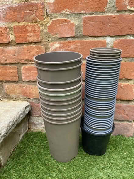 Photo of free Flower pots (Ridgmont) #1