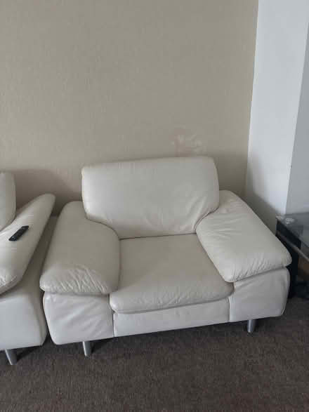 Photo of free White leather corner sofa and single armchair (Buckhurst Hill IG9) #2