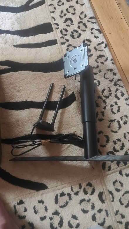Photo of free Monitor stand and WiFi aerial (Hertford SG13) #1