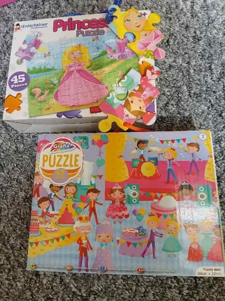Photo of free 45 piece child's jigsaws. (Parkhead EH11) #1