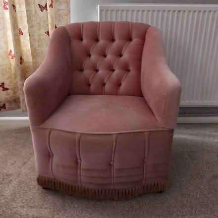 Photo of free Pink padded bedroom chair (YO10 Hull Road area) #1