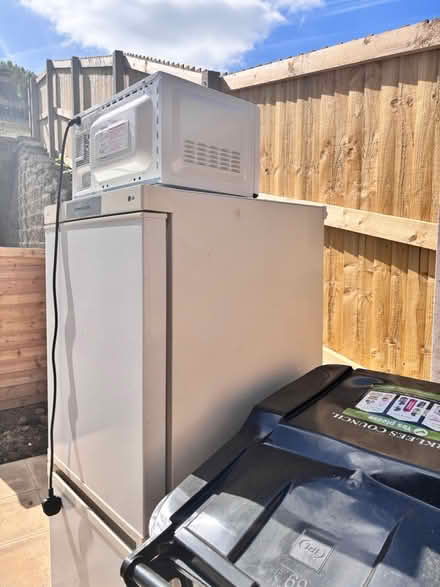 Photo of free LG FRIDGE/FREEZER & Microwave (64 Acorn Rise, Linthwaite) #4
