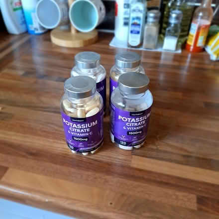 Photo of free Potassium Citrate and Vitamin C (EH28) #1
