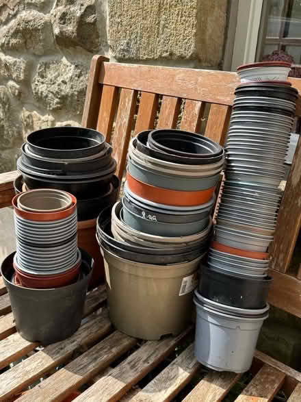 Photo of free Plant pots (Caton LA2) #1
