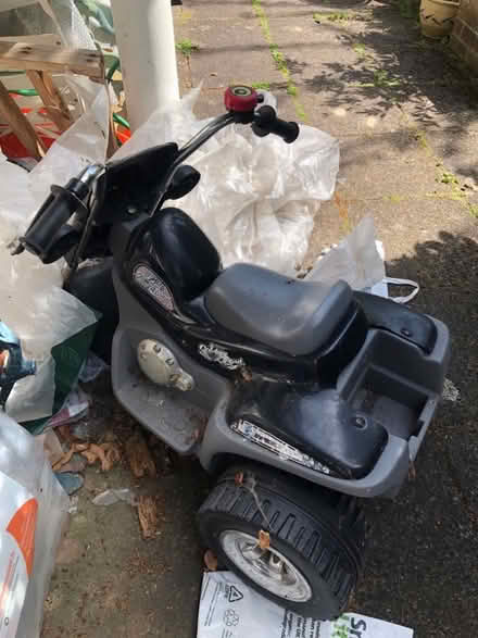 Photo of Battery charger for child’s 6 Volt outdoor ride on toy (Willaston CH64) #1