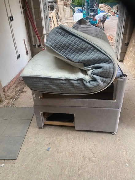 Photo of free 5ft divan bed mattress storage (Dunstable) #1