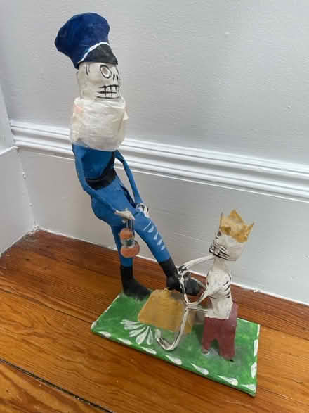 Photo of free day of the dead art (Davis Sq) #1