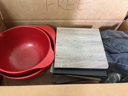 Photo of free BOX (NW23rd and HOYT) (Nob Hill) #1