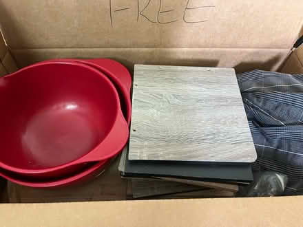 Photo of free BOX (NW23rd and HOYT) (Nob Hill) #1