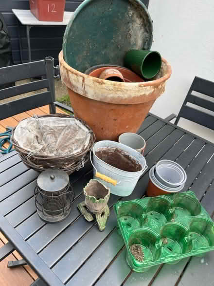 Photo of free Bunch of garden bits (TW7) #1