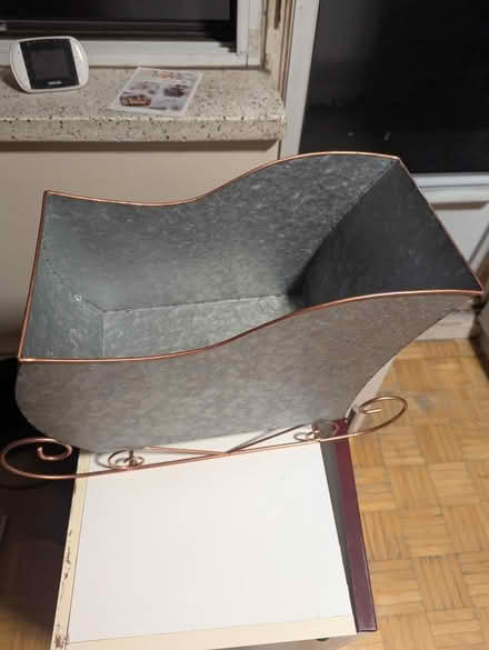 Photo of free tin sleigh (L4X 1V6) #1