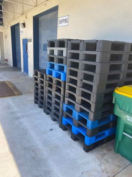 Photo of free Thick Plastic pallets (33065) #1