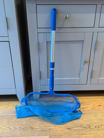 Photo of free pool cleaning net (Peppard Common RG9) #1