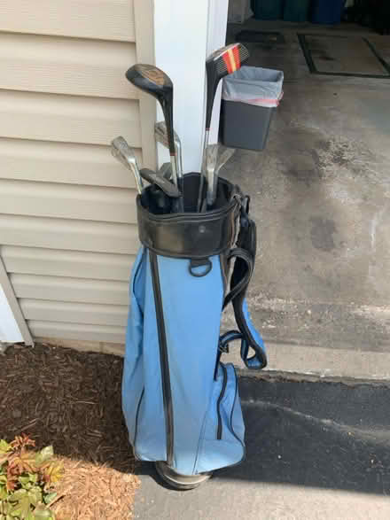 Photo of free Junior golf clubs &!bag (Aurora near Eola & NY) #3