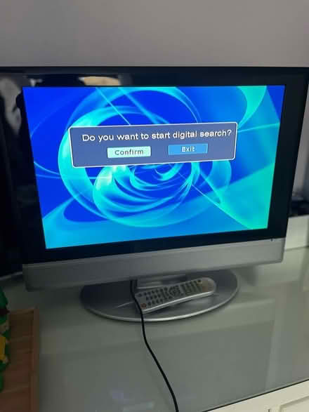 Photo of free 22inch tv and dvd player (Old Road OX3) #1