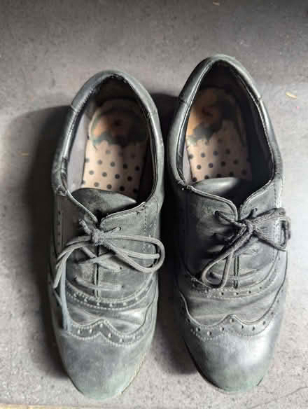 Photo of free girls' size 4 school shoes (black, used) (Berkhamsted HP4) #1