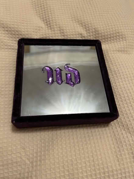 Photo of free Urban decay eyeshadow palette (Skerton LA1) #3
