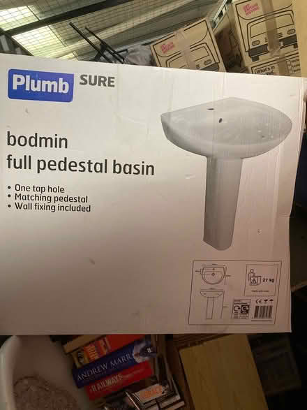 Photo of free Pedestal sink (Banbury town centre OX16) #1