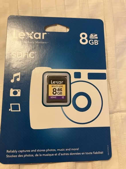 Photo of free Old SDHC card (Bensenville) #1