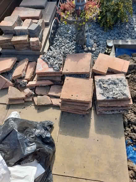 Photo of free Red slabs 29x 29 x 3 cm (Glenrothes KY7) #1