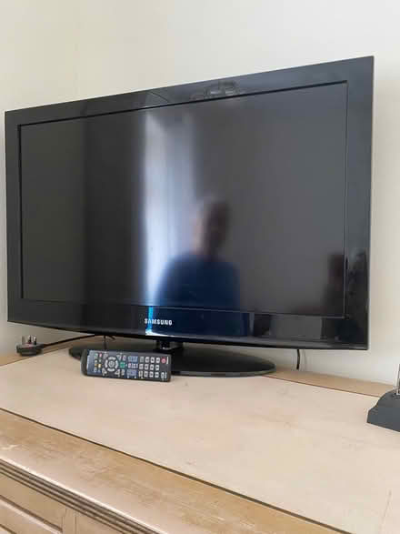 Photo of free Samsun tv (Cheam Sutton SM3) #1