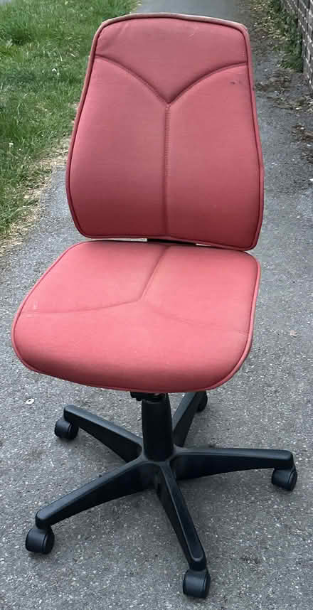 Photo of free Chair (Fernhurst GU27) #1